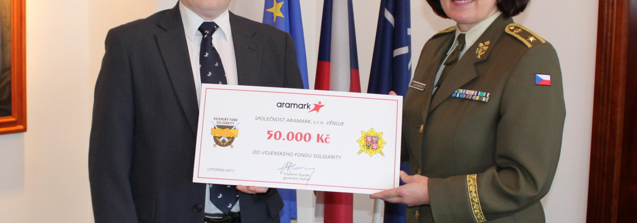 předsedkyně výboru VFS brigádní generálka Lenka Šmerdová a zástupce společnosti Aramark Petr Linka předsedkyně výboru VFS brigádní generálka Lenka Šmerdová a zástupce společnosti Aramark Petr Linka