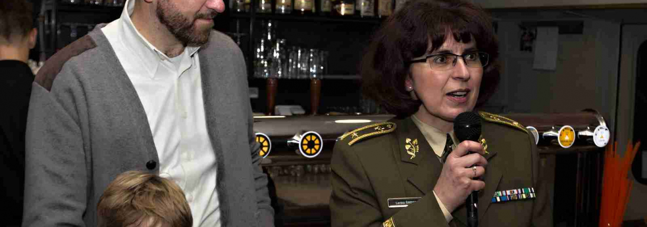 předsedkyně výboru VFS brigádní generálka Lenka Šmerdová s majitelem společnosti SSI GROUP Janem Vodrážkou předsedkyně výboru VFS brigádní generálka Lenka Šmerdová s majitelem společnosti SSI GROUP Janem Vodrážkou