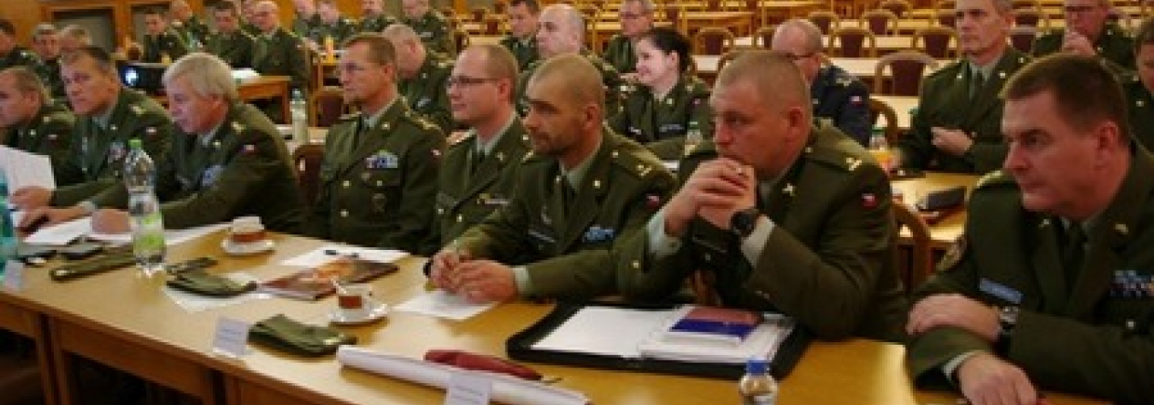 Účastníci velitelské rady velitele Pozemních sil AČR Autor: majorka Mgr. Miroslava Štenclová, Velitelství pozemních sil Účastníci velitelské rady velitele Pozemních sil AČR Autor: majorka Mgr. Miroslava Štenclová, Velitelství pozemních sil