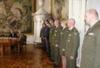 Podpisu dohody v Arcibiskupském paláci byli přítomni zástupci AČR, Vojenské policie, Vojenské kanceláře prezidenta republiky, Hradní stráže a Vojenského zpravodajství. Pro vojáky všech těchto složek je fond určen. Autor: plk. Jana RŮŽIČKOVÁ