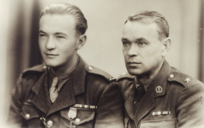 Miloslav Masopust s tatínkem. Foto: www.pametnaroda.cz