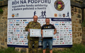 ...a rovněž pro Nadaci policistů a hasičů - oba ve stejné výši.