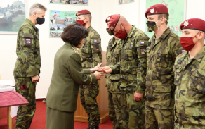 Odznak obdrží každý voják, který přispívá déle než rok.