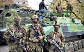 Momentka z oslav Dne válečných veteránů na náměstí Míru v Praze dne 10. 11. 2023.
