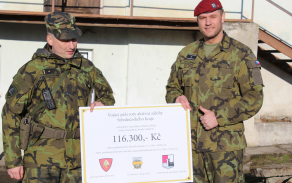 Velitel pěší roty mjr. Robert Speychal a vrchní praporčík AČR št.prap. Peter Smik.