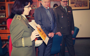 Předesdkyně výboru Vojenského fondu solidarity brig.gen. Lenka Šmerdová přítomným představila i nový kalendář Vojenského fondu solidarity.