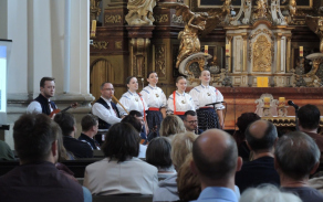 Během akce odehrál Orchestr lidových nástrojů s dívčím sborem Vojenského uměleckého souboru Ondráš dva koncerty. 
