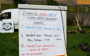 Nejen během ožilo sobotní Smetanovo nábřeží - na své si přišli i milovníci CrossFitu...