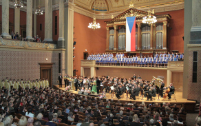 Zaplněné hlediště Rudolfina.