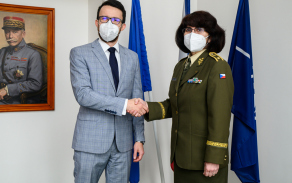 Brigádní generálka Lenka Šmerdová a obchodní ředitel ANV Knives s.r.o. Viktor Zuska.