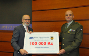 Vojenský výzkumný ústav věnoval 100 tisíc korun.
