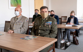 Setkání se účastnili novináři a členové výboru Vojenského fondu solidarity.