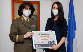 Nadace ČEZ podpořila Vojenský fond solidarity již v předchozím roce. Na pomoc vojákům a jejich rodinám v těžké životní situaci věnovala celkem 200 000 Kč. Foto: prap. Petr Dohnal
