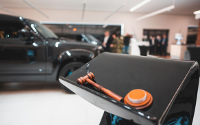 Aukce vozidla Land Rover Defender Bond Edition