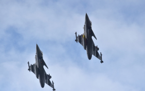 Letecká akrobacie v podání JAS-39 Gripen.