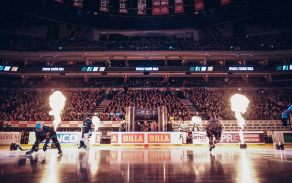 Slavnostní zahájení hokejového utkání. Foto: Facebook HC Sparta Praha.