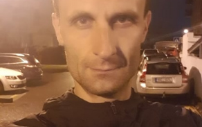 Nadrotmistr Vlastimil Heinz jako hlavní organizátor Běhu pro válečné veterány u Hradní stráže. 