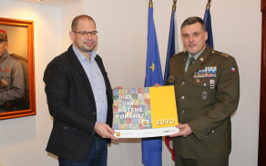 Kalendář Vojenského fondu solidarity obdržel i jednatel firmy SSI Group pan Václav Elman.