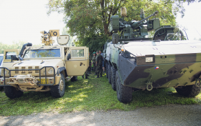 Mezi prezentaci pozemní techniky nechyběl ani Pandur II a lehké obrněné vozidlo IVECO.