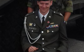 Dny NATO 2018 navštívil se svou rodinou i válečný veterán prap. Lukáš Hiro Hirka, který byl před 6 lety těžce raněn v Afghánistánu. Na fotografii se svým bratrem rtm. Tomášem Hirkou.