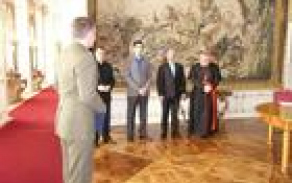 Podpis dohody o spolupráci se uskutečnil v Arcibiskupském paláci za přítomnosti kardinála Dominika Duky, ředitele Charity ČR Lukáše Curyla, Jakuba Ličky a generálního sekretáře Tomáše Holuba Autor: plk. Jana RŮŽIČKOVÁ