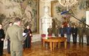 Podpis dohody uvedl hlavní kaplan AČR plk. Jan Kozler za přítomnosti zástupců AČR, VKPR, Hradní stráže, Vojenské policie, Vojenského zpravodajství a Charity ČR  Autor: plk. Jana RŮŽIČKOVÁ