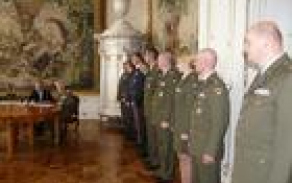 Podpisu dohody v Arcibiskupském paláci byli přítomni zástupci AČR, Vojenské policie, Vojenské kanceláře prezidenta republiky, Hradní stráže a Vojenského zpravodajství. Pro vojáky všech těchto složek je fond určen. Autor: plk. Jana RŮŽIČKOVÁ