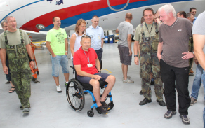 Lubošovy první kroky po propuštění z rehabilitačního zařízení vedly do Kbel.