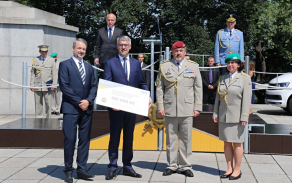 V úterý 25. června v rámci oslav Dne ozbrojených sil na Vítkově převzal ministr obrany Lubomír Metnar za doprovodu náčelníka Generálního štábu arm.gen. Aleše Opaty a předsedkyně výboru Vojenského fondu solidarity brig.gen. Lenky Šmerdové symbolický šek na částku 325 000 Kč.