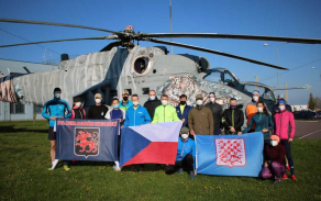 Zahájení běhu pro válečné veterány u 22. základny vrtulníkového letectva